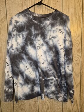GreenTea Gray / Blue / White Tie-Dye Crewneck Long Sleeve